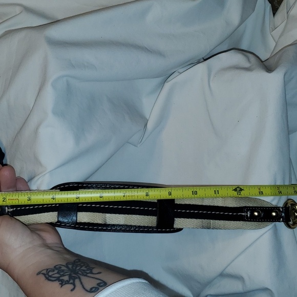 Coach: black moon-shaped bag. - Picture 14 of 16